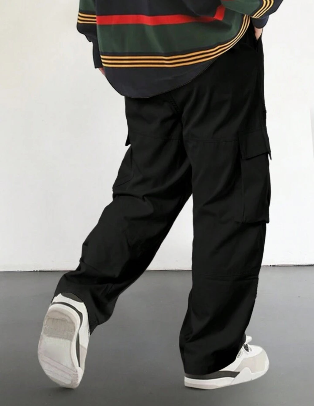 Loose-Fit Men's Cargo Pants With Flap Pockets And Side Pockets